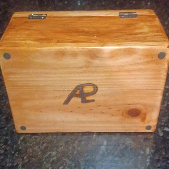 Homemade wooden trinket box - Picture 7 of 7